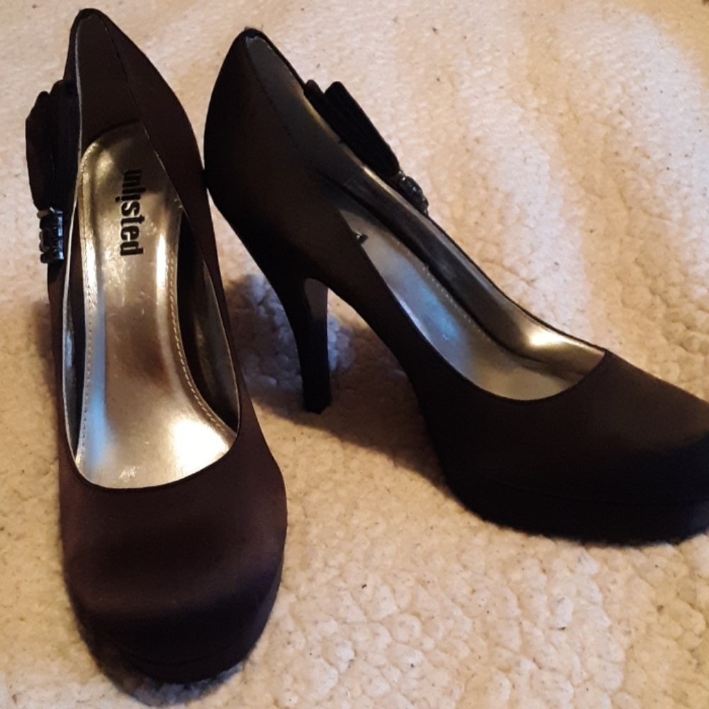 UNLISTED satin pumps with bow detailing s 7 1/2